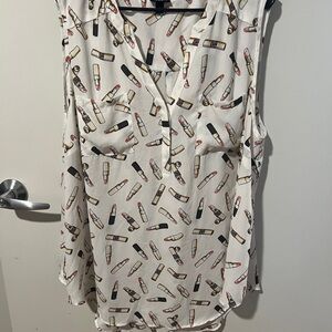 49. NWOT Torrid Cream Lipstick Pattern Blouse